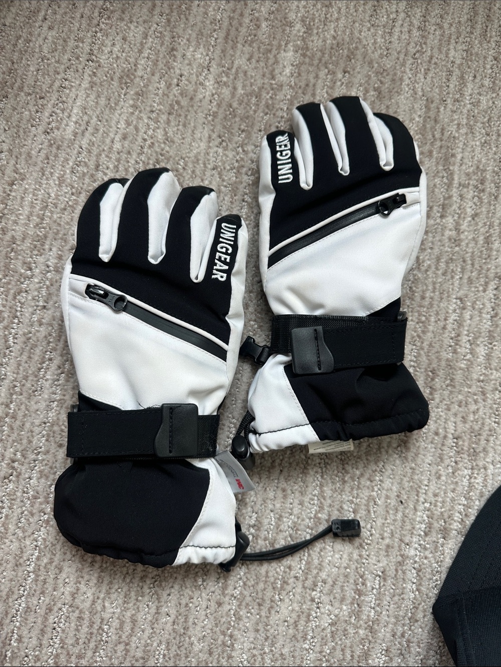 Black & White Insulated Winter Gloves for Women